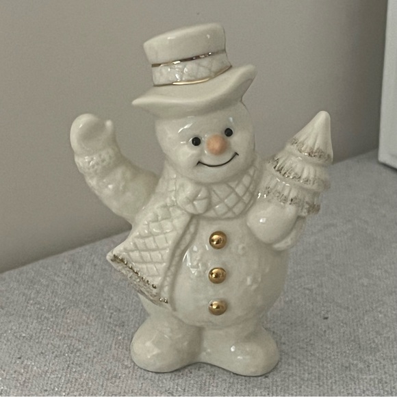 LENOX White And Gold Snowman With 24k Gold Accents 3.75 Inches Tall Holding Tree - Picture 6 of 6